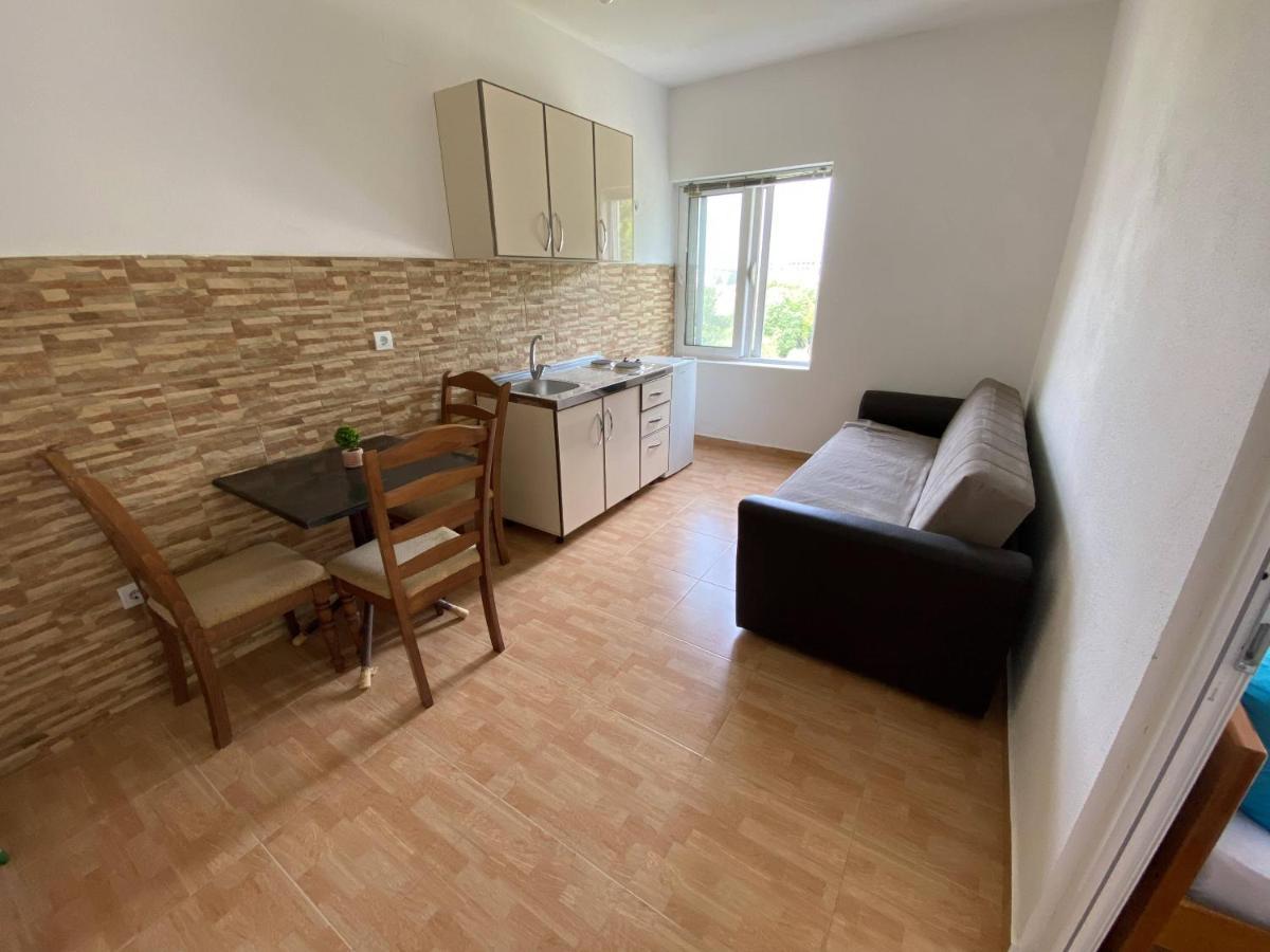 Guest House Koliqi - Hotel & Apartments Ulcinj Ngoại thất bức ảnh