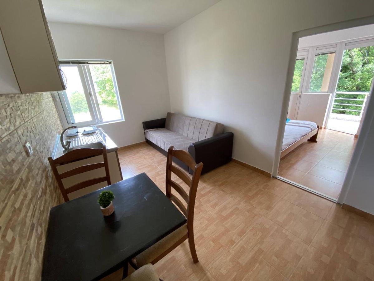 Guest House Koliqi - Hotel & Apartments Ulcinj Ngoại thất bức ảnh