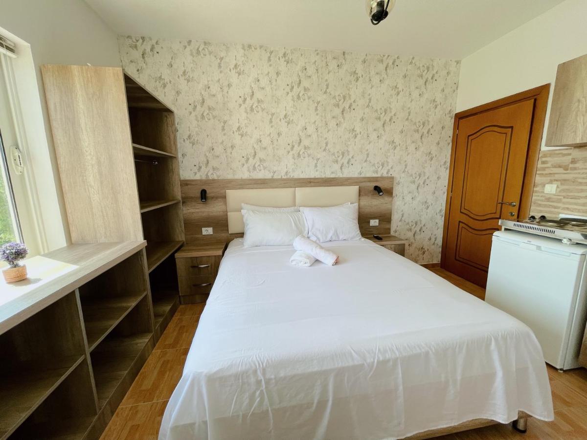 Guest House Koliqi - Hotel & Apartments Ulcinj Ngoại thất bức ảnh
