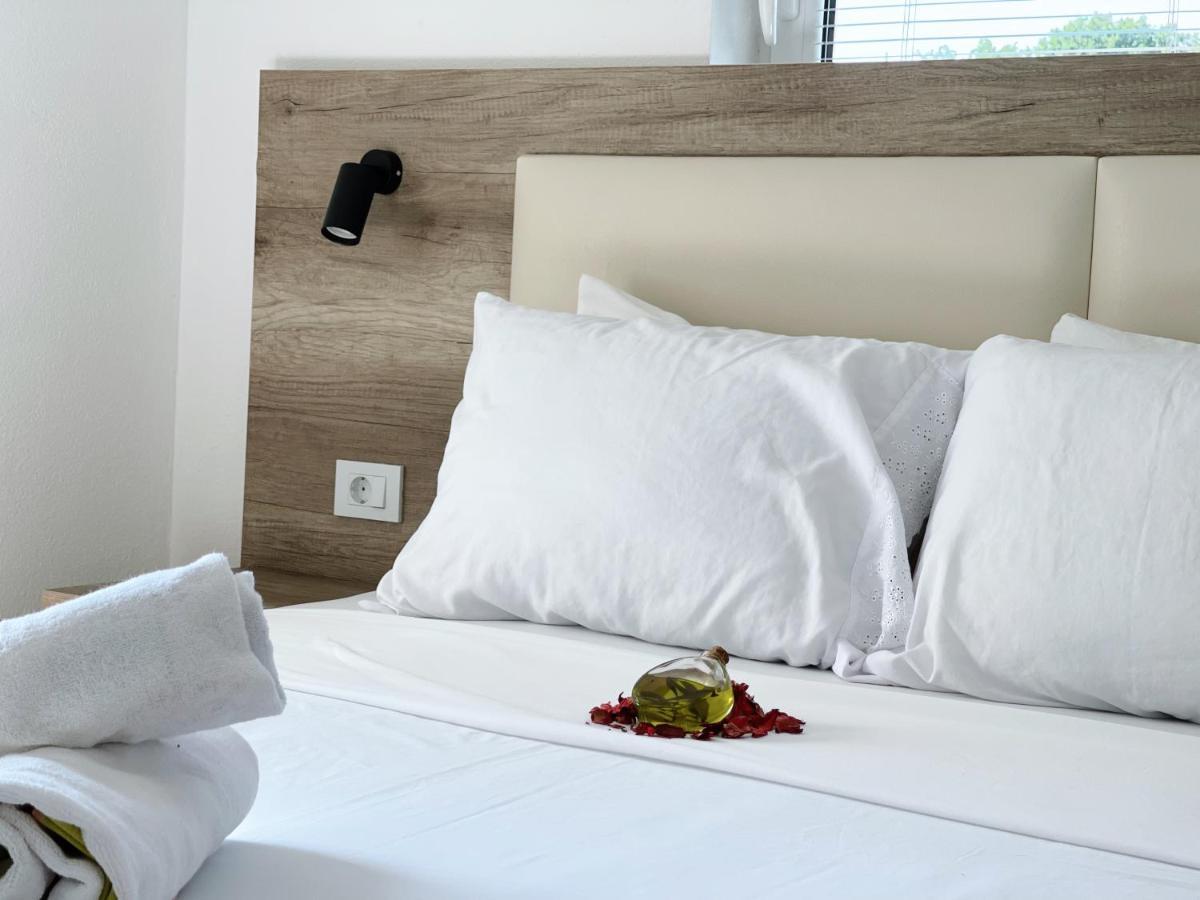 Guest House Koliqi - Hotel & Apartments Ulcinj Ngoại thất bức ảnh