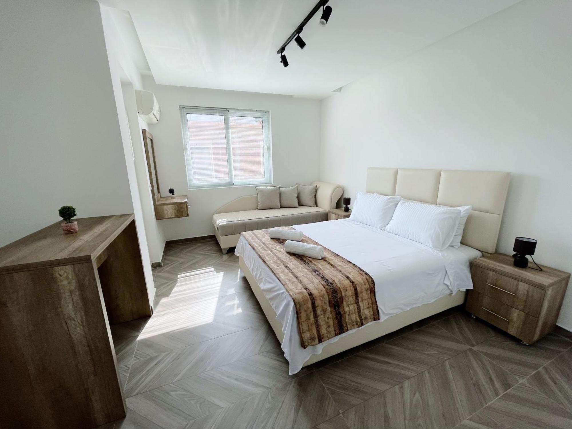 Guest House Koliqi - Hotel & Apartments Ulcinj Ngoại thất bức ảnh