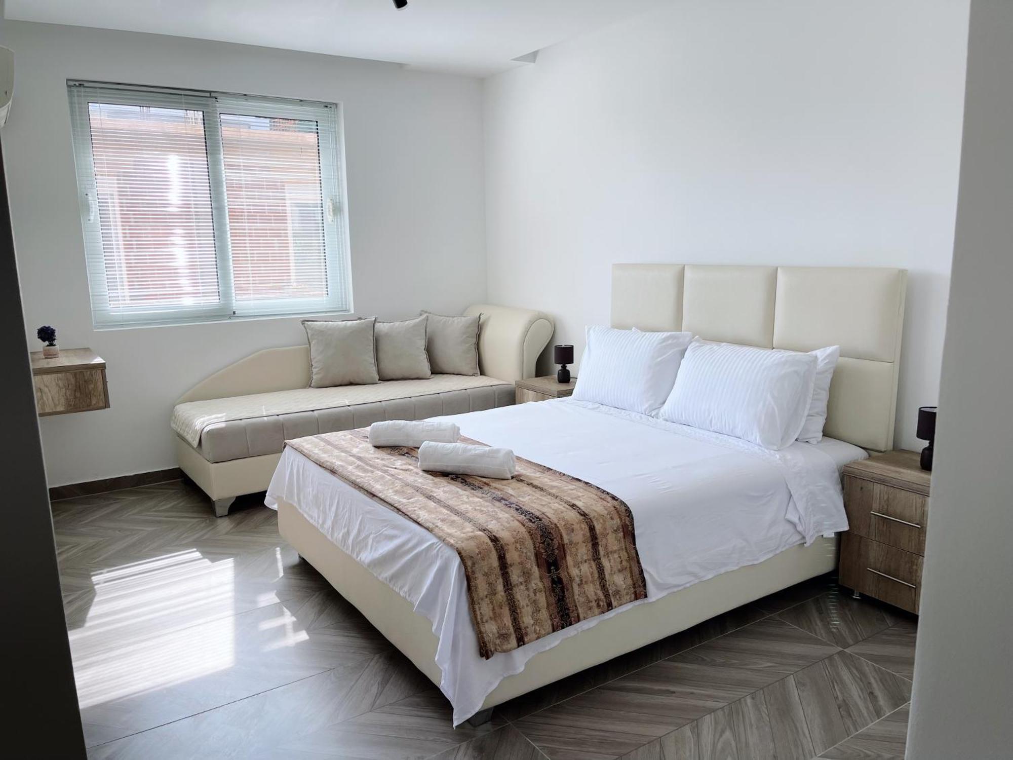 Guest House Koliqi - Hotel & Apartments Ulcinj Ngoại thất bức ảnh