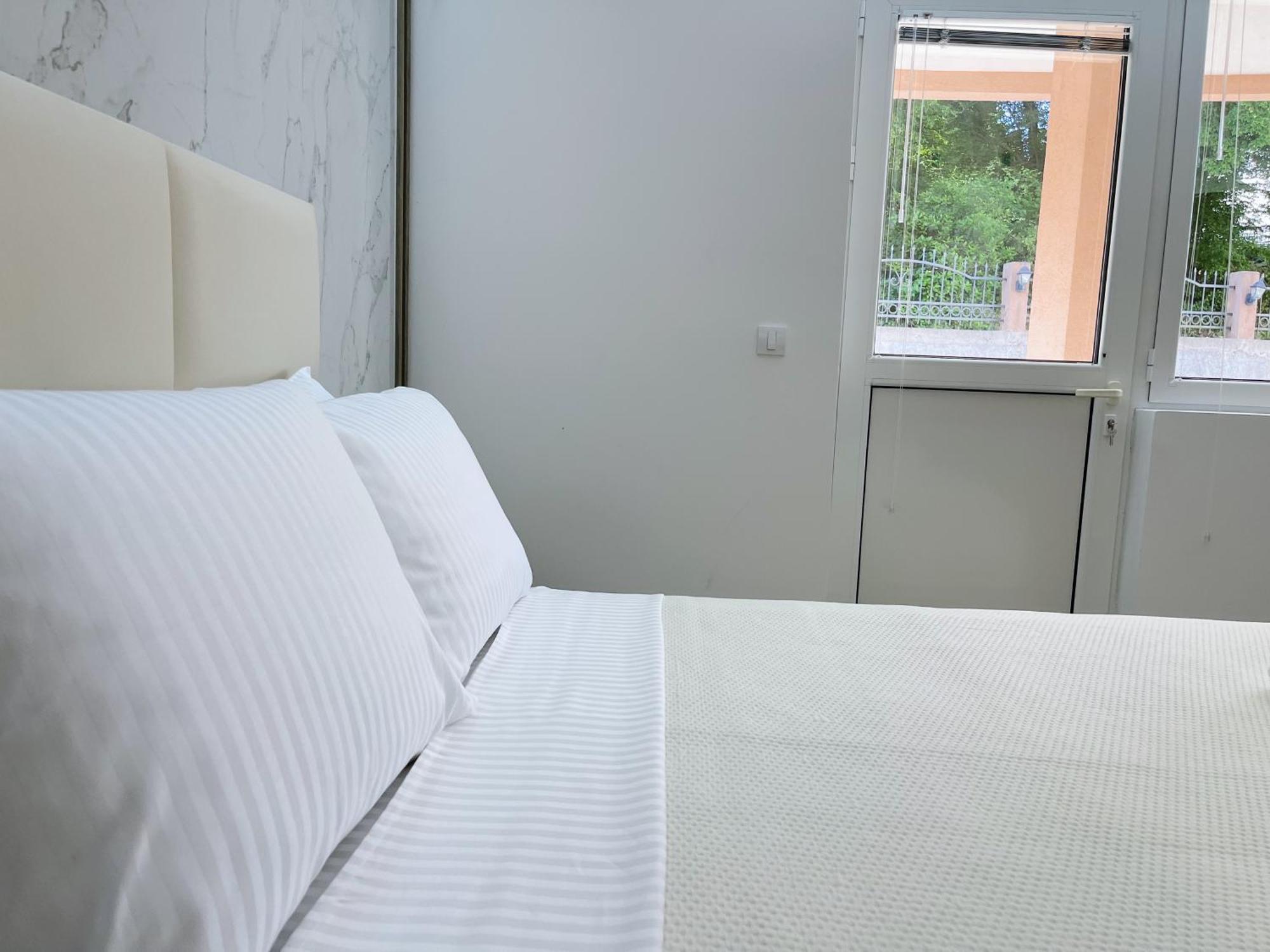 Guest House Koliqi - Hotel & Apartments Ulcinj Ngoại thất bức ảnh