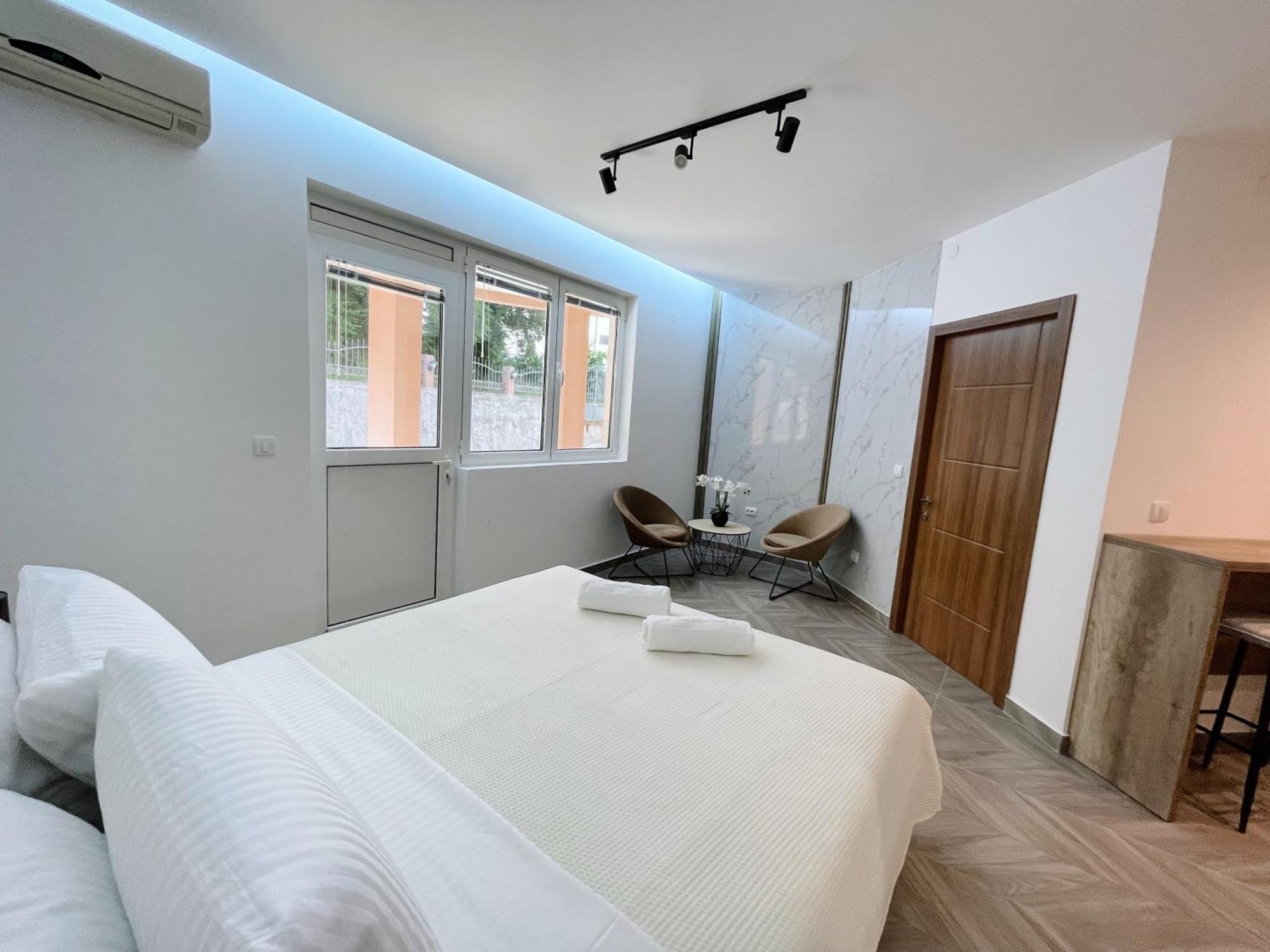 Guest House Koliqi - Hotel & Apartments Ulcinj Ngoại thất bức ảnh