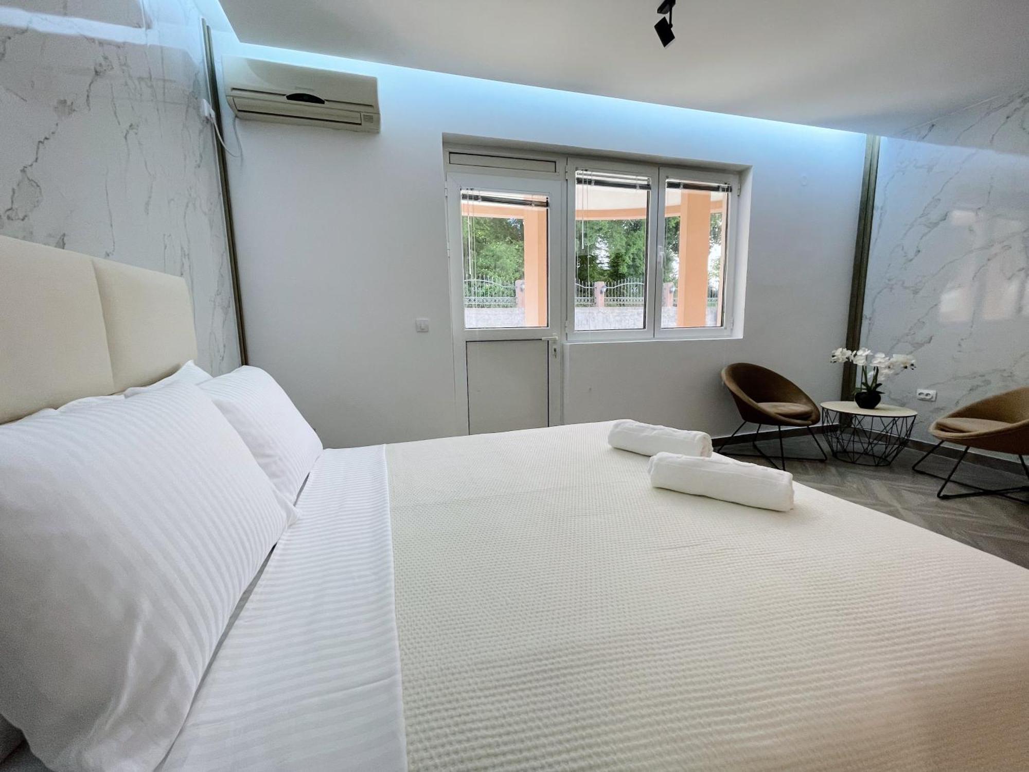 Guest House Koliqi - Hotel & Apartments Ulcinj Ngoại thất bức ảnh