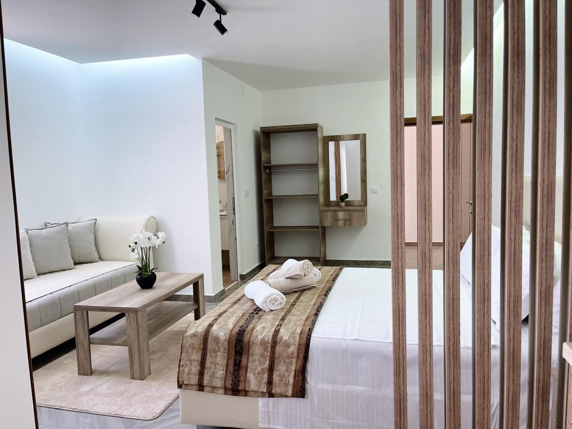 Guest House Koliqi - Hotel & Apartments Ulcinj Ngoại thất bức ảnh