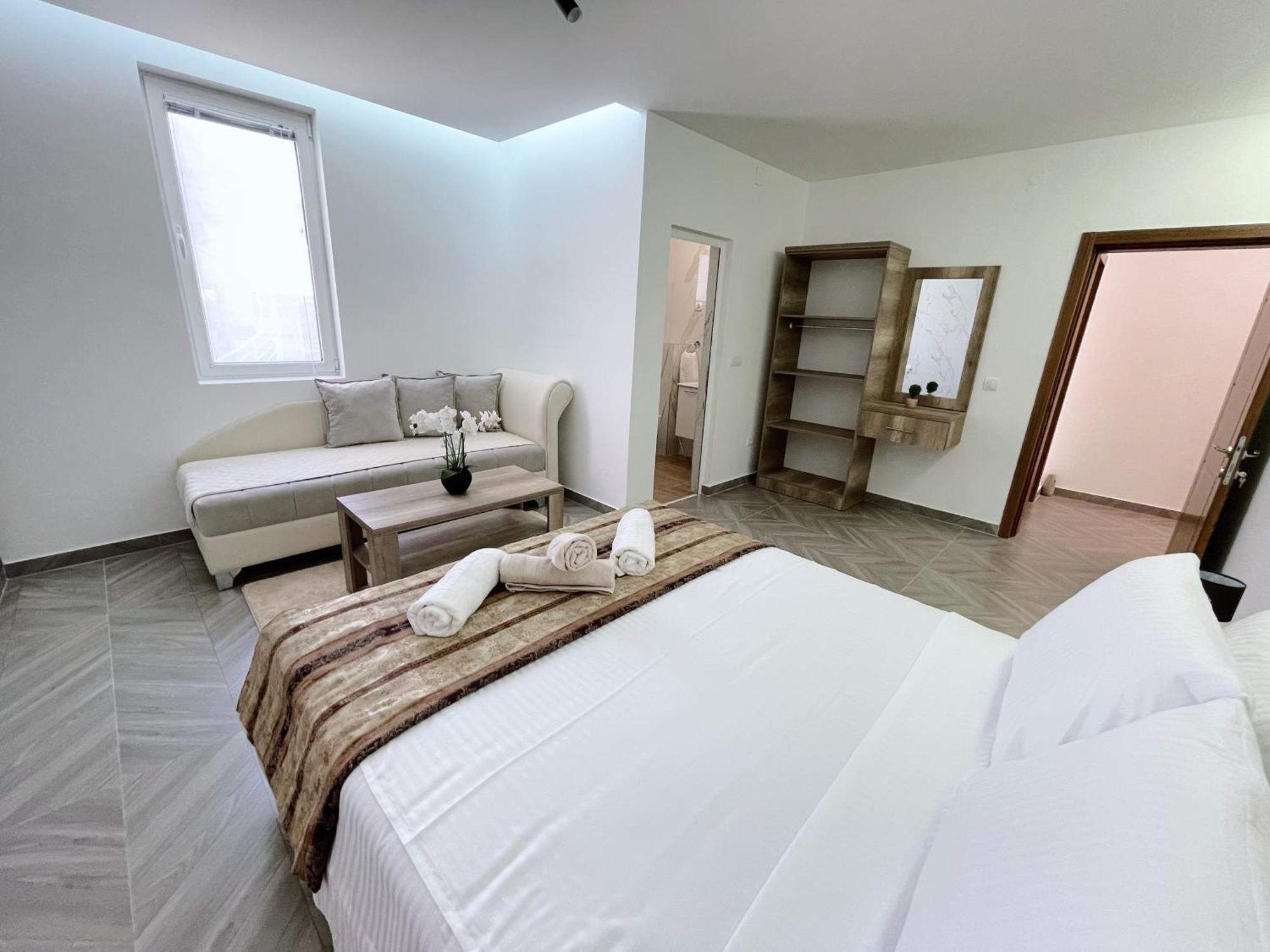 Guest House Koliqi - Hotel & Apartments Ulcinj Ngoại thất bức ảnh