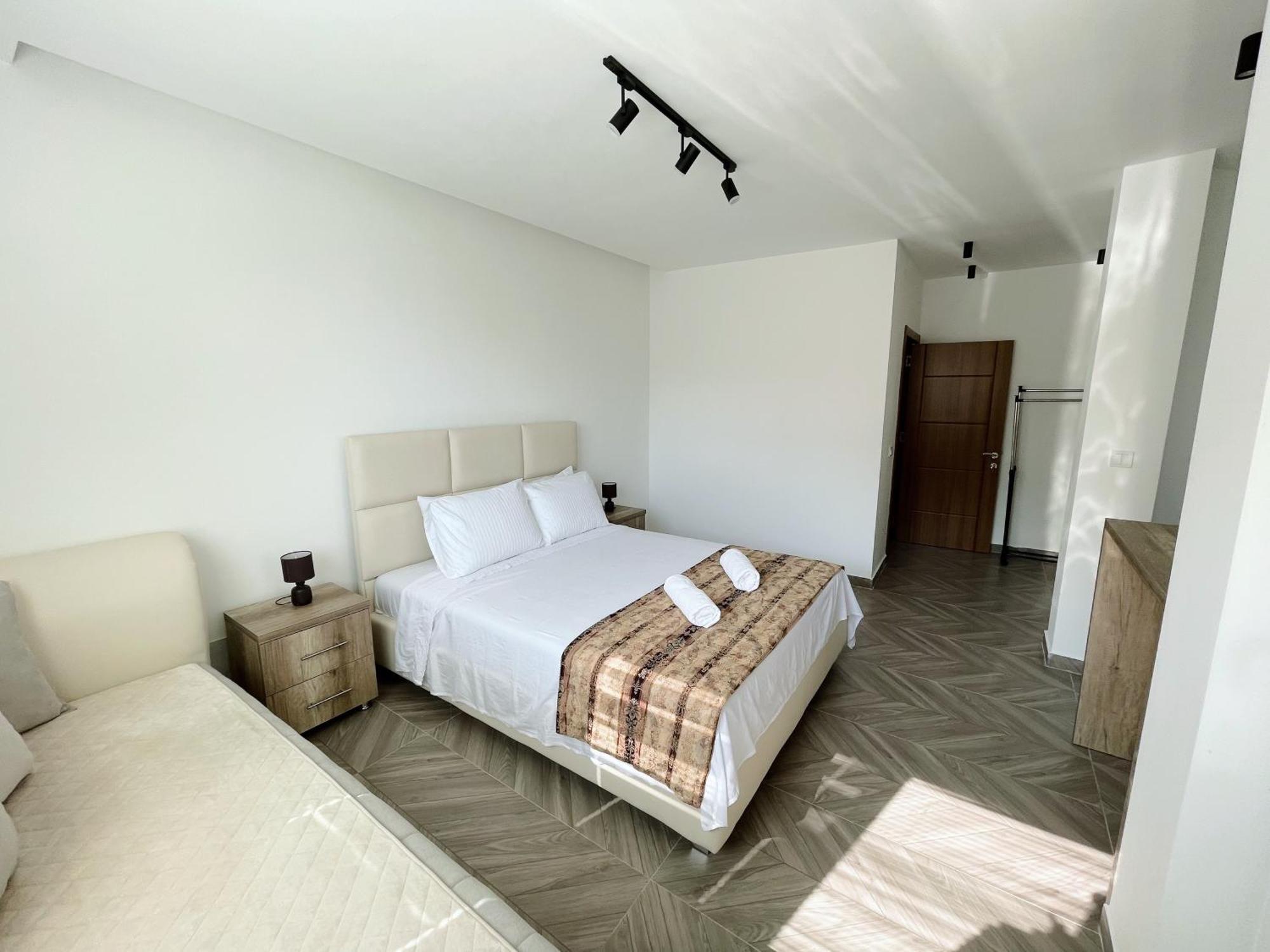 Guest House Koliqi - Hotel & Apartments Ulcinj Ngoại thất bức ảnh