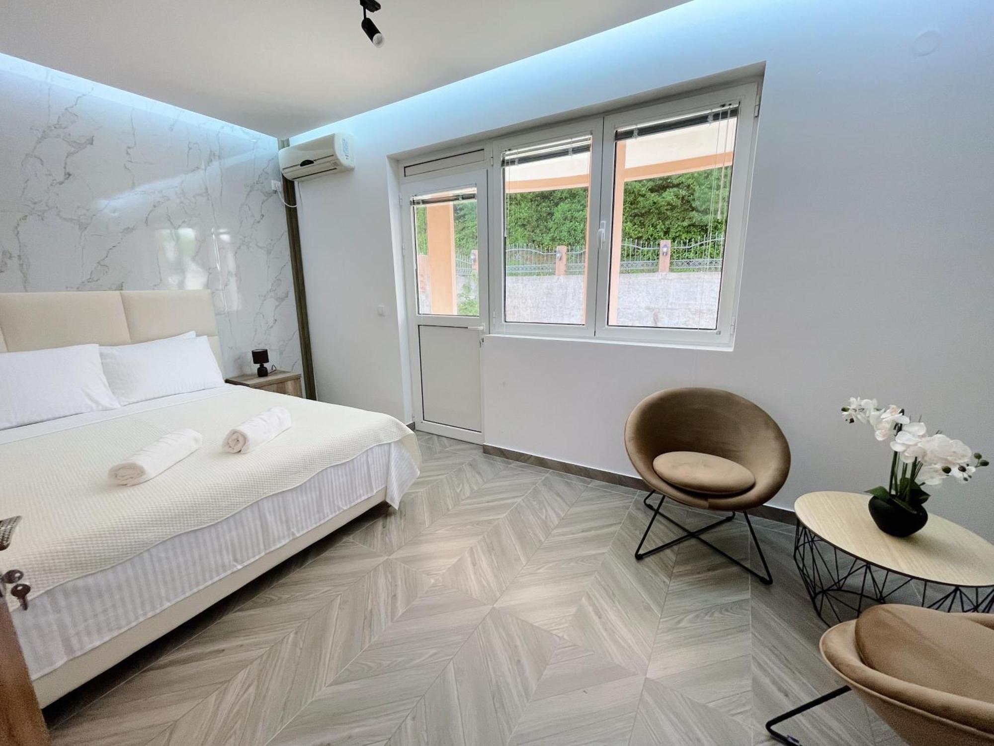 Guest House Koliqi - Hotel & Apartments Ulcinj Ngoại thất bức ảnh