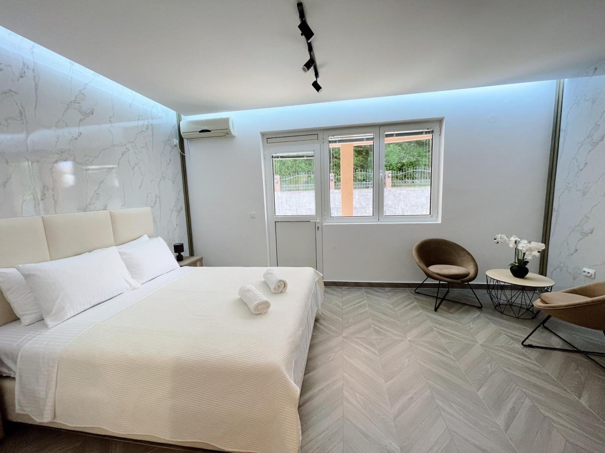 Guest House Koliqi - Hotel & Apartments Ulcinj Ngoại thất bức ảnh